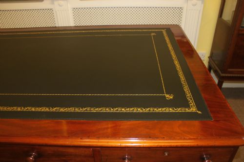 A VICTORIAN MAHOGANY PEDESTAL PARTNERS DESK - ADDITIONAL PHOTO 4