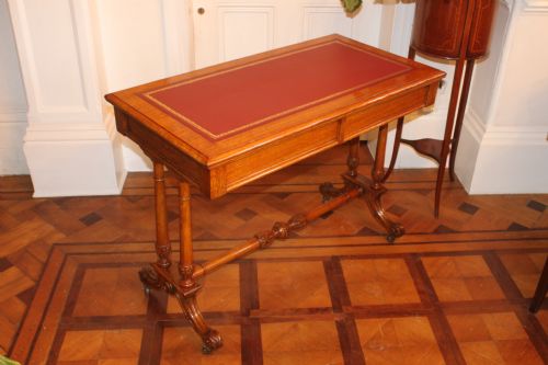 A FINE QUALITY GOLDEN OAK TWODRAWER LIBRARY TABLE BY EDWARDS ROBERTS - ADDITIONAL PHOTO 9