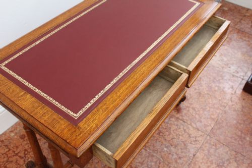A FINE QUALITY GOLDEN OAK TWODRAWER LIBRARY TABLE BY EDWARDS ROBERTS - ADDITIONAL PHOTO 1
