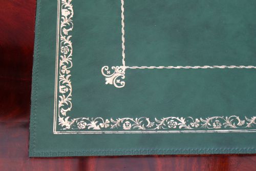 AN EARLY VICTORIAN CURL MAHOGANY NINE DRAWER PEDESTAL DESK - ADDITIONAL PHOTO 2