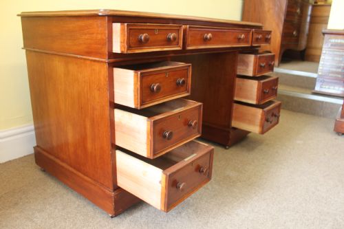 AN EARLY VICTORIAN MAHOGANY PEDESTAL DESK - ADDITIONAL PHOTO 7