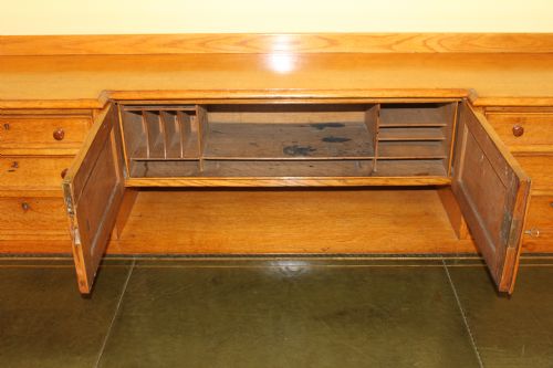 A FINE VICTORIAN OAK PEDESTAL DESK BY JAMES LAMB MANCHESTER - ADDITIONAL PHOTO 5