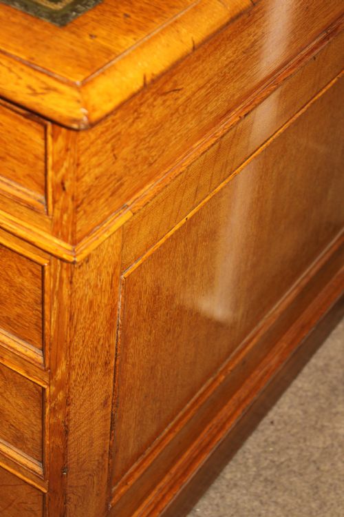 A FINE VICTORIAN OAK PEDESTAL DESK BY JAMES LAMB MANCHESTER - ADDITIONAL PHOTO 7