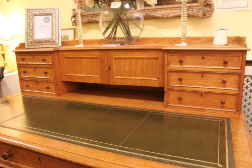 A FINE VICTORIAN OAK PEDESTAL DESK BY JAMES LAMB MANCHESTER - ADDITIONAL PHOTO 14