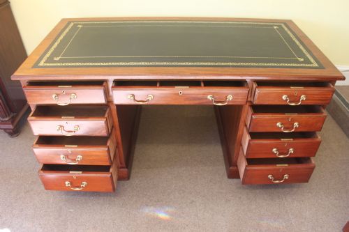 A LATE 19TH CENTURY MAHOGANY PEDESTAL DESK - ADDITIONAL PHOTO 2