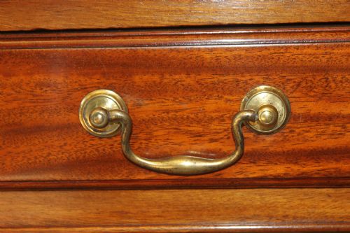 A LATE 19TH CENTURY MAHOGANY PEDESTAL DESK - ADDITIONAL PHOTO 8