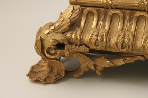 A FINE QUALITY EARLY 19TH CENTURY ORMOLU CLOCK - ADDITIONAL PHOTO 9