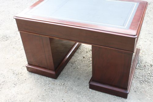 ENGLISH VICTORIAN MAHOGANY 9DRAWER PEDESTAL DESK - ADDITIONAL PHOTO 4