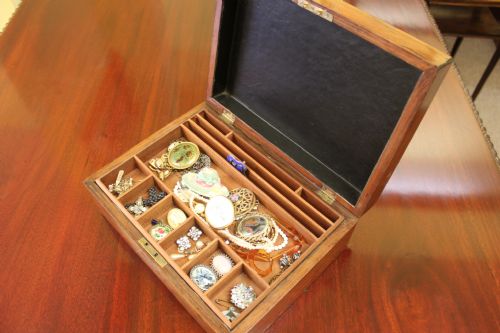 ENGLISH VICTORIAN ROSEWOOD JEWELLERY BOX - ADDITIONAL PHOTO 4