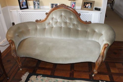 a good quality victorian carved walnut sofa - CATEGORY: ANTIQUE SOFAS - DATED 1870
