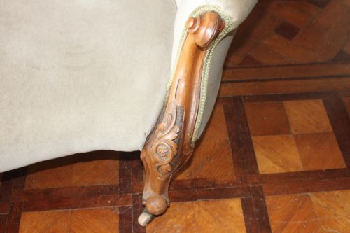 A GOOD QUALITY VICTORIAN CARVED WALNUT SOFA - ADDITIONAL PHOTO 3