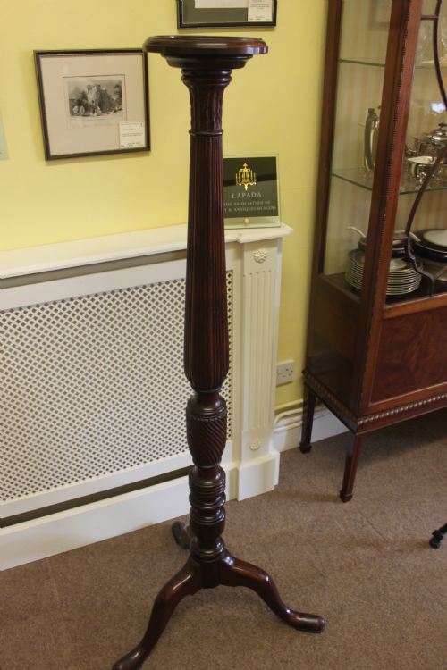 A 19TH CENTURY MAHOGANY TORCHERE - ADDITIONAL PHOTO 1
