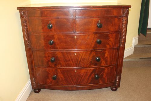 an early victorian mahogany bow front chest of drawers - CATEGORY: ANTIQUE CHEST OF DRAWERS - DATED 1850