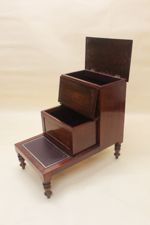 A 19TH CENTURY MAHOGANY THREE STEP COMMODELIBRARY STEPS - ADDITIONAL PHOTO 3