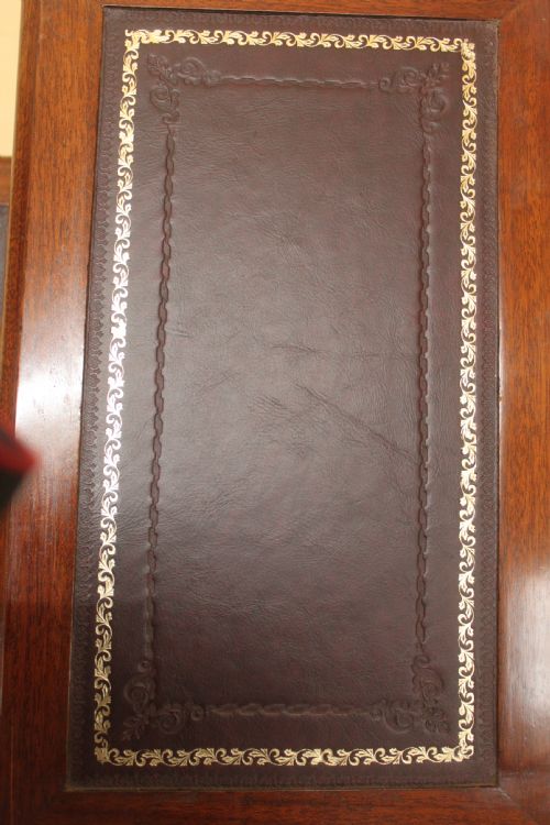 A 19TH CENTURY MAHOGANY THREE STEP COMMODELIBRARY STEPS - ADDITIONAL PHOTO 6