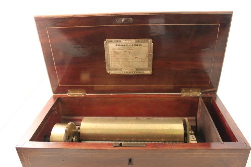 A MUSICAL BOX BY NICOLE FRERE - ADDITIONAL PHOTO 1