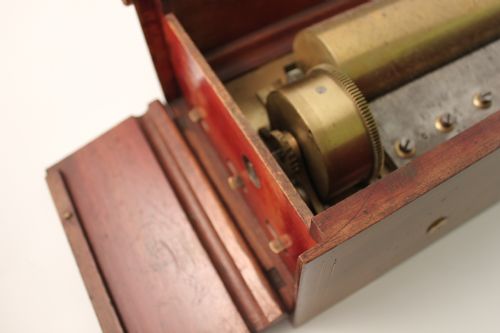 A MUSICAL BOX BY NICOLE FRERE - ADDITIONAL PHOTO 9