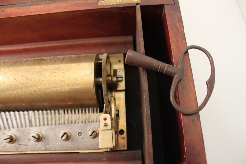 A MUSICAL BOX BY NICOLE FRERE - ADDITIONAL PHOTO 7