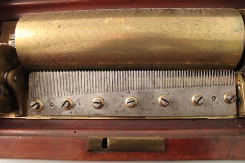 A MUSICAL BOX BY NICOLE FRERE - ADDITIONAL PHOTO 8