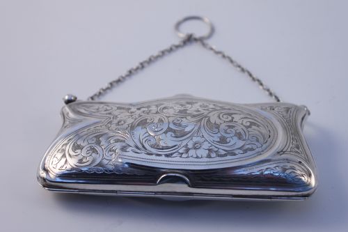 A VICTORIAN HALLMARKED SILVER ENGRAVED LADY'S BAG - ADDITIONAL PHOTO 1