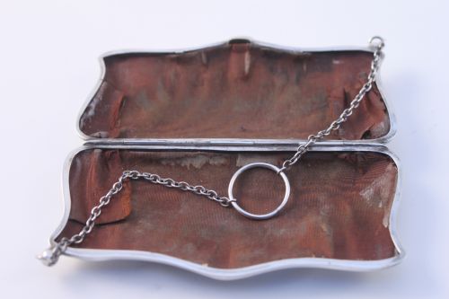 A VICTORIAN HALLMARKED SILVER ENGRAVED LADY'S BAG - ADDITIONAL PHOTO 2