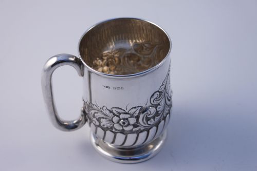 AN EDWARDIAN HALLMARKED SILVER CHRISTENING CUP - ADDITIONAL PHOTO 2
