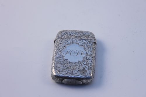 A VICTORIAN SILVER ENGRAVED VESTA CASE - ADDITIONAL PHOTO 4