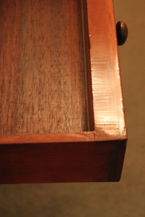 A LOVELY VICTORIAN MAHOGANY WRITINGLIBRARY TABLE IN MAHOGANY - ADDITIONAL PHOTO 7