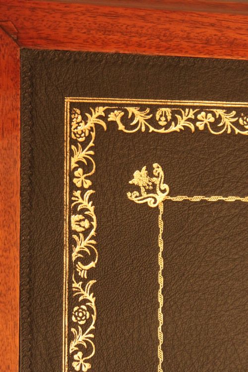 A LOVELY VICTORIAN MAHOGANY WRITINGLIBRARY TABLE IN MAHOGANY - ADDITIONAL PHOTO 8