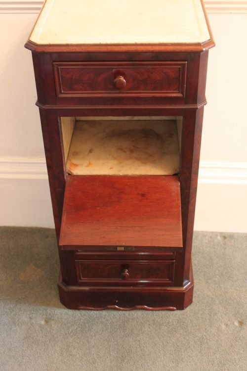 VICTORIAN PERIOD MARBLE TOPPED MAHOGANY BEDSIDE CABINET - ADDITIONAL PHOTO 5