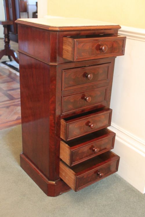 VICTORIAN PERIOD MARBLE TOPPED MAHOGANY BEDSIDE CABINET - ADDITIONAL PHOTO 9