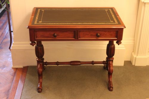 A LOVELY VICTORIAN MAHOGANY WRITINGLIBRARY TABLE IN MAHOGANY - ADDITIONAL PHOTO 10