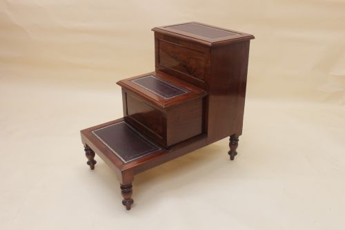 A 19TH CENTURY MAHOGANY THREE STEP COMMODELIBRARY STEPS - ADDITIONAL PHOTO 7