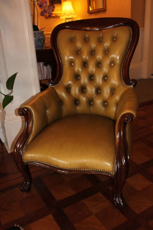 a victorian mahogany gentleman's armchair - CATEGORY: ANTIQUE CHAIRS - DATED 1870