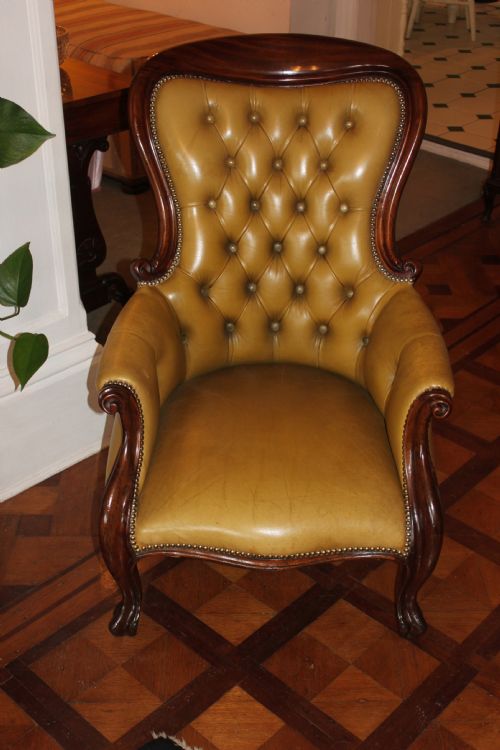 A VICTORIAN MAHOGANY GENTLEMAN'S ARMCHAIR - ADDITIONAL PHOTO 2