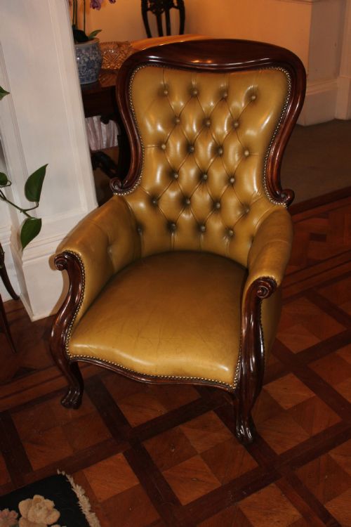 A VICTORIAN MAHOGANY GENTLEMAN'S ARMCHAIR - ADDITIONAL PHOTO 3