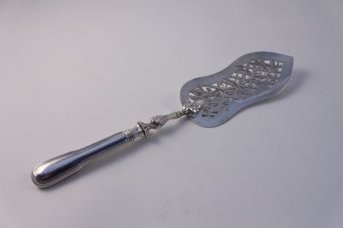 a 19th century french silver slice - CATEGORY: ANTIQUE SILVER - DATED 1900