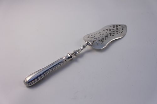 A 19TH CENTURY FRENCH SILVER SLICE - ADDITIONAL PHOTO 1