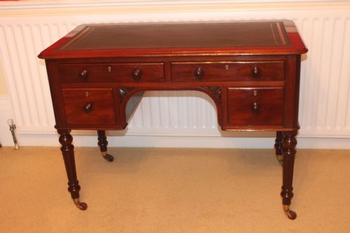 a fine quality 19th century mahogany desk by edwards roberts london - CATEGORY: ANTIQUE DESKS - DATED 1880
