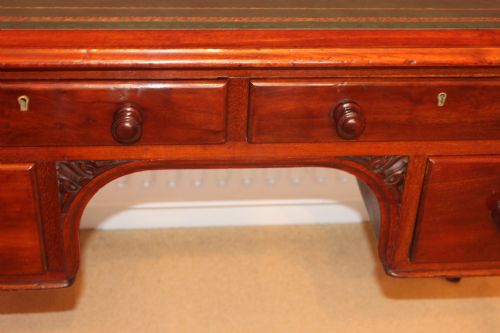 A FINE QUALITY 19TH CENTURY MAHOGANY DESK BY EDWARDS ROBERTS LONDON - ADDITIONAL PHOTO 2