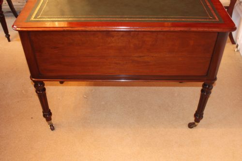 A FINE QUALITY 19TH CENTURY MAHOGANY DESK BY EDWARDS ROBERTS LONDON - ADDITIONAL PHOTO 7