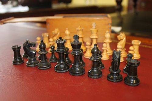 STAUNTON PATTERN CHESS SET - ADDITIONAL PHOTO 1