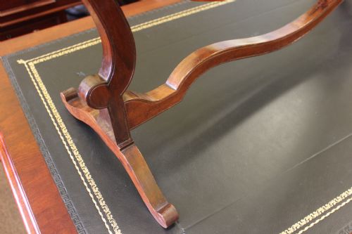 A LATE 19TH EARLY 20TH CENTURY MAHOGANY OVAL DRESSING TABLE MIRROR - ADDITIONAL PHOTO 3