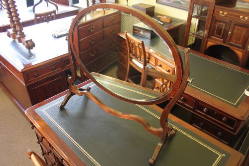 A LATE 19TH EARLY 20TH CENTURY MAHOGANY OVAL DRESSING TABLE MIRROR - ADDITIONAL PHOTO 5