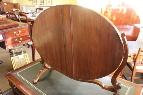 A LATE 19TH EARLY 20TH CENTURY MAHOGANY OVAL DRESSING TABLE MIRROR - ADDITIONAL PHOTO 8