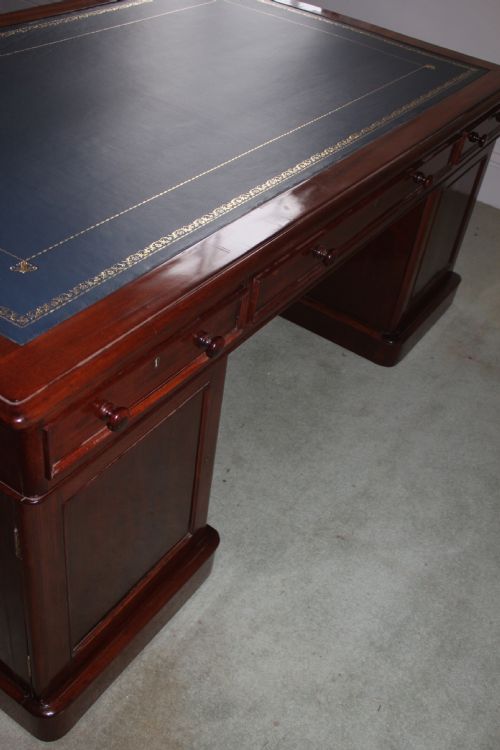 LARGE VICTORIAN MAHOGANY PARTNERS DESK - ADDITIONAL PHOTO 5