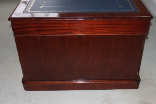 LARGE VICTORIAN MAHOGANY PARTNERS DESK - ADDITIONAL PHOTO 7