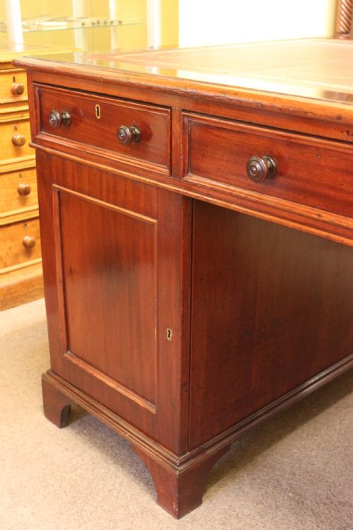 A VICTORIAN MAHOGANY PARTNERS DESK - ADDITIONAL PHOTO 3