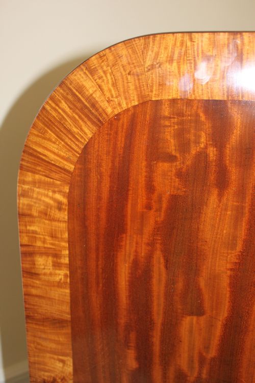 A SUPERB AND IMPRESSIVE MAHOGANY AND CROSSBANDED REGENCY PERIOD BREAKFAST TABLE - ADDITIONAL PHOTO 3