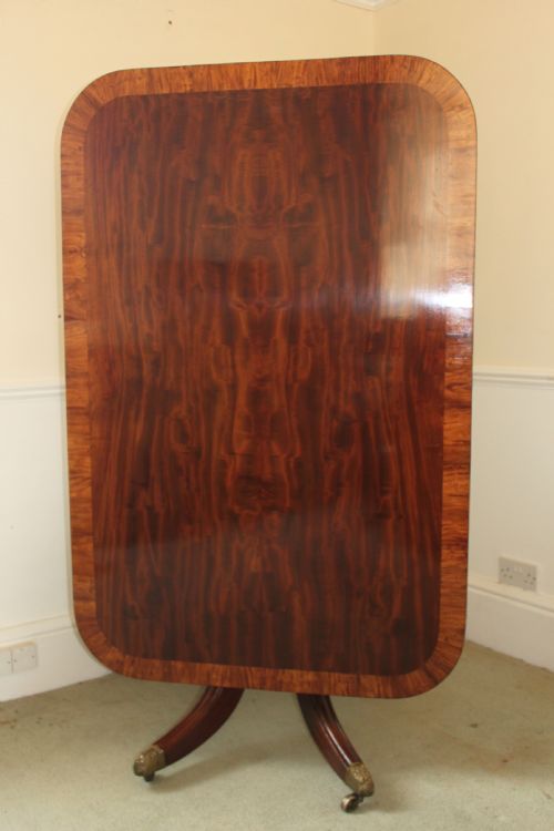 A SUPERB AND IMPRESSIVE MAHOGANY AND CROSSBANDED REGENCY PERIOD BREAKFAST TABLE - ADDITIONAL PHOTO 4